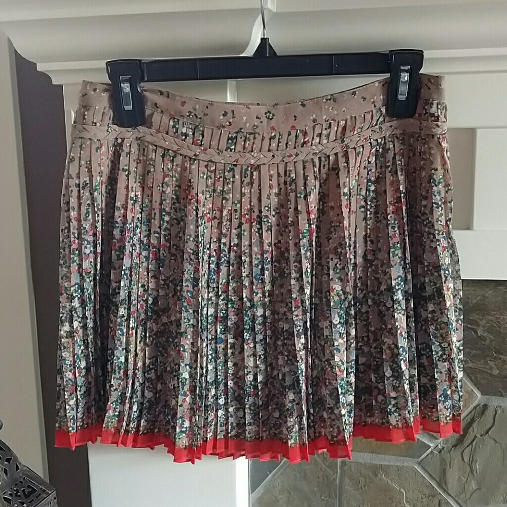 American eagle pleated floral mini skirt